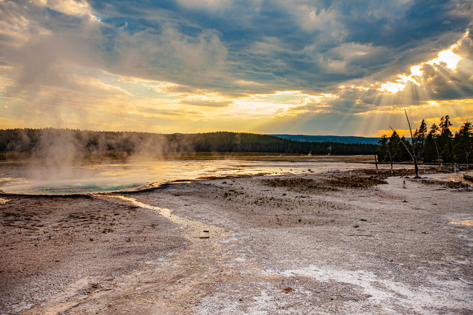 YELL-Celestine-Pool-Fountain-Paint-Pot-Trail-Vezzani-Photography-1 ...