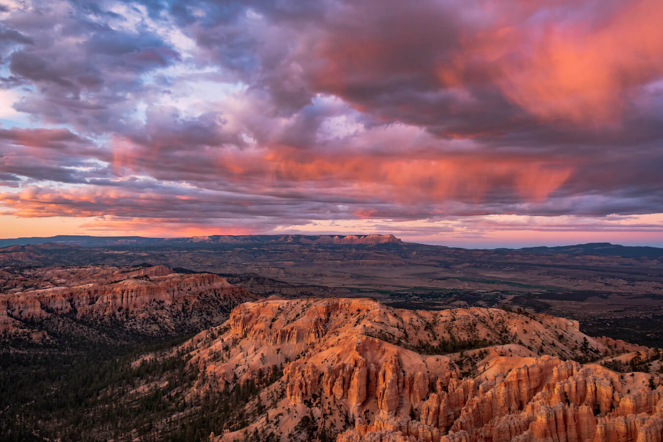Inspiration Point, Bryce Canyon National Park, Utah | Photo Credit: Shutterstock / Bella Bender