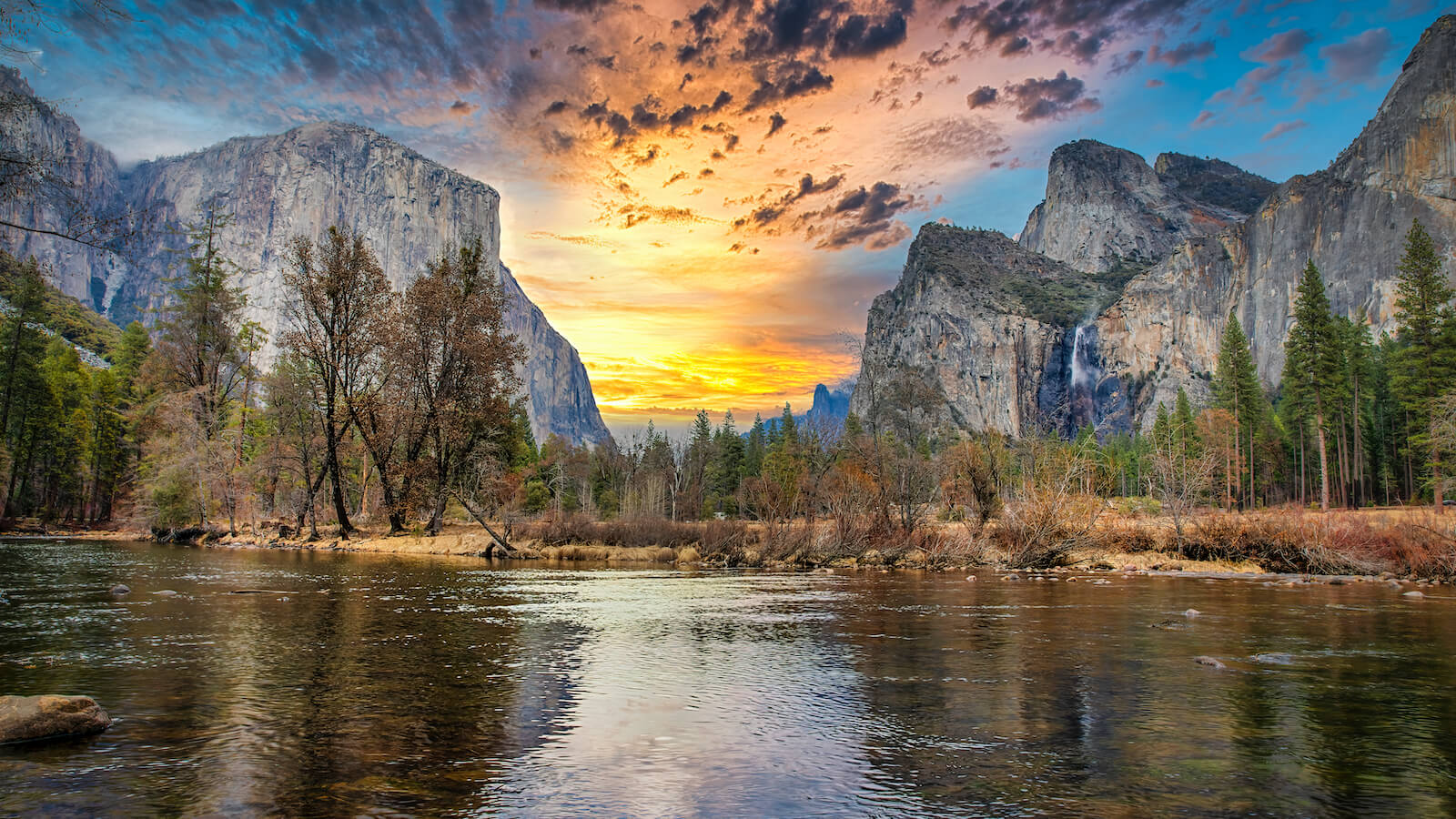 Valley View, Yosemite National Park, California | Photo Credit: Shutterstock / Silent Shoot