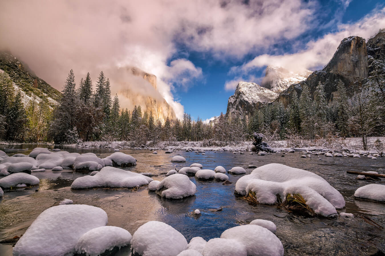 Valley View, Yosemite National Park, California | Photo Credit: Shutterstock / f11photo